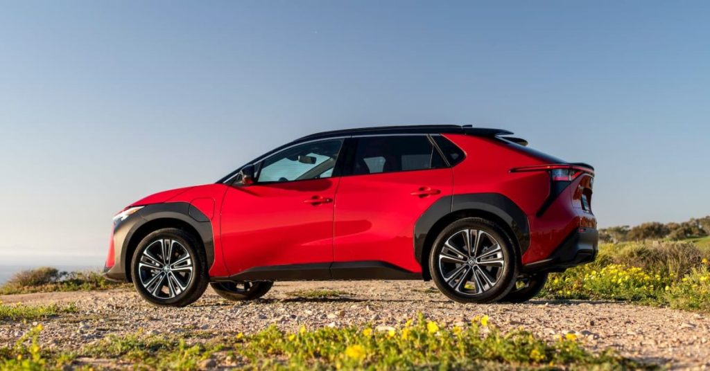 ¿Toyota planea cambiar el nombre del bZ4X en 2026? El mundo de los SUV eléctricos de <a href="https: